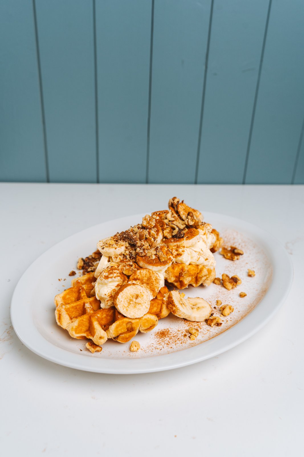 Le Banana : gaufres, crème pâtissière, bananes et noix — Suma, Delson