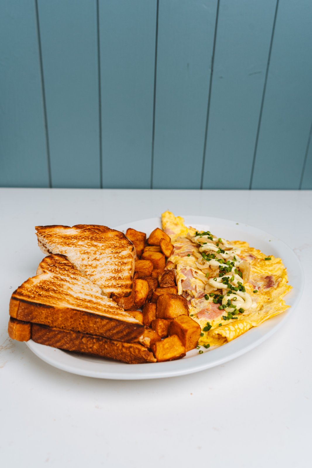Omelette Suma avec rôties et pommes de terre — Suma, Delson